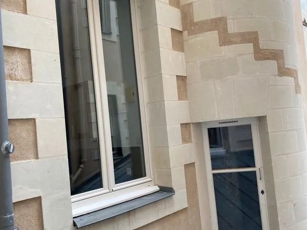 Grand T2 donnant sur cour quartier Décré