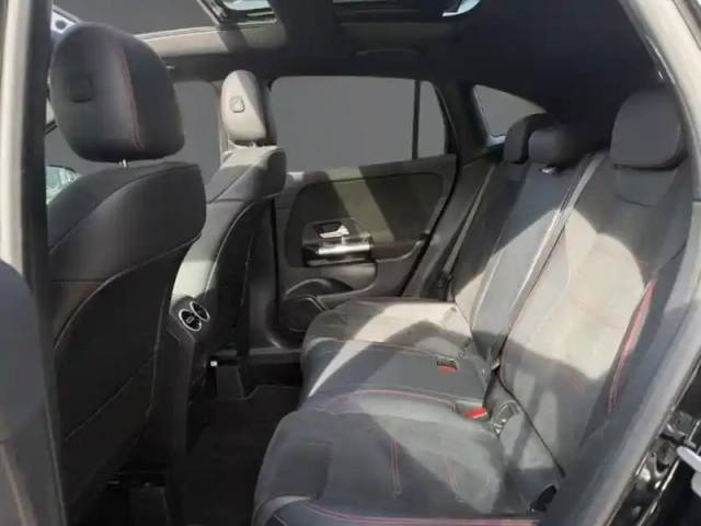Mercedes Gla 200 d amg line — photo 15