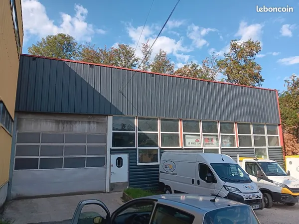 Local garage entrepot