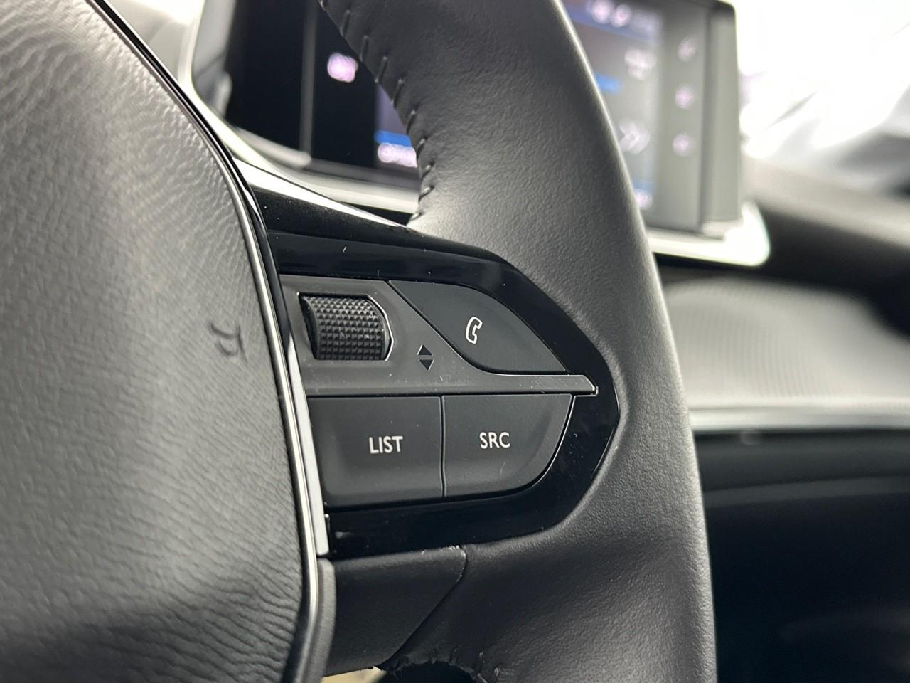 Peugeot 208 puretech 100 s&s bvm6 style — photo 18