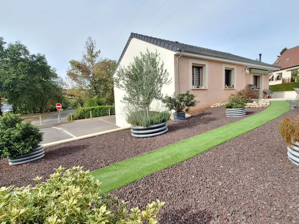 Pavillon accès plain-pied avec studio indépendant .