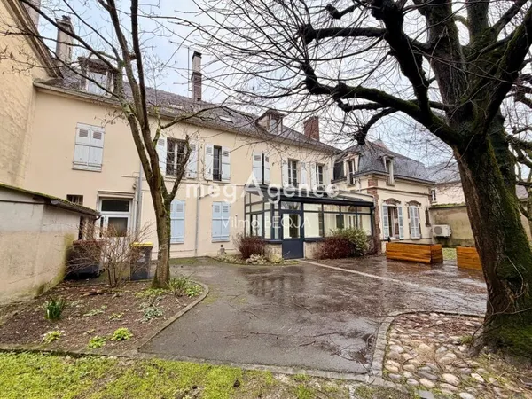 Ensemble immobilier au coeur du centre ville de Sens
