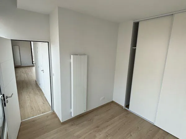 T3 lumineux carrefour Europe avec balcon