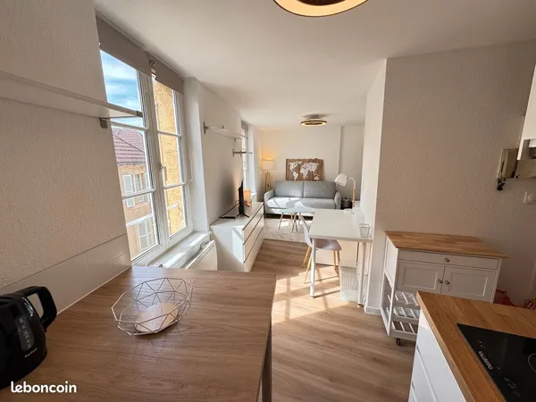 STUDIO MEUBLE METZ HYPER CENTRE, RARE 22m2, 5mn FAC SAULCY, METTIS, bus TCRM, entièrement rénové et 