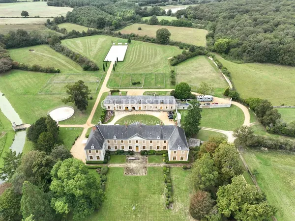Château 35 pièces 800 m²