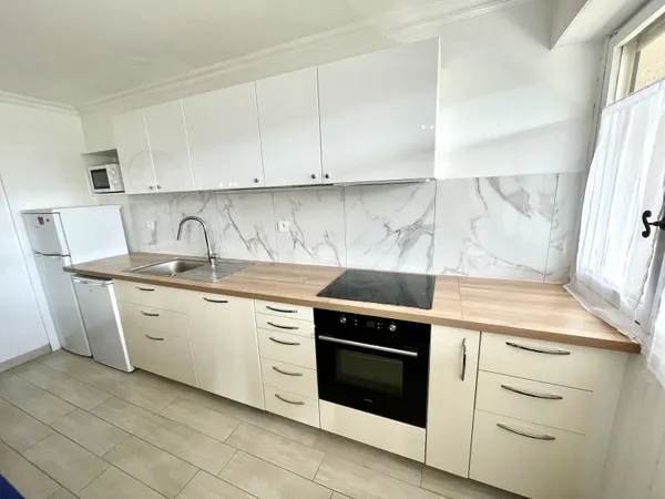 Loue belle chambre avec balcon et dans Duplex, 96m²