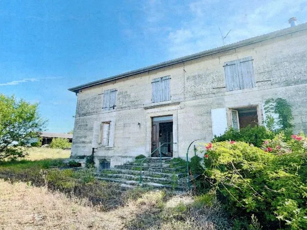 Maison en pierre porte du der