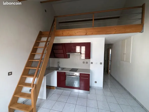 F2 40m2 (30 + 10m2 mezzanine) disponible 1er Janvier 2027 - Centre-ville VOULX