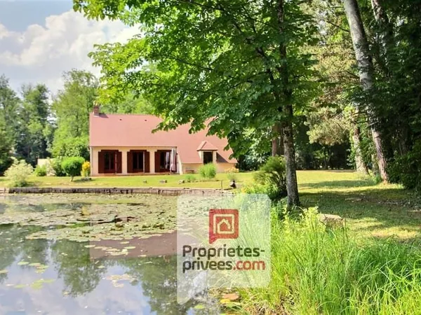 A 1h30 de PARIS - Charmante MAISON avec ETANG de 5000 m2, édifiée sur plus de 2 Hectares et bordé pa