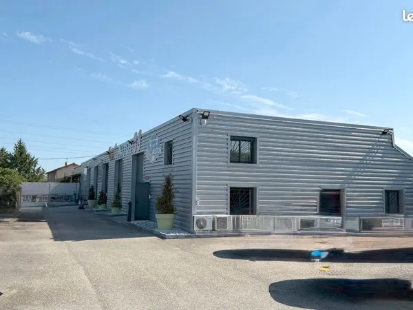 Local 450 m² ROUSSILLON
