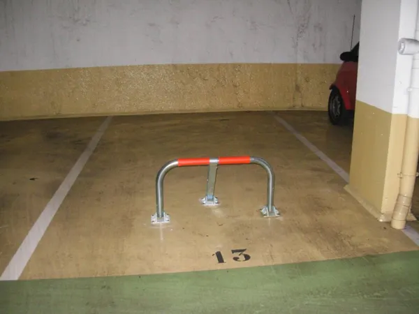 ISSY LES MOULINEAUX - RUE RENÉ JACQUES / BOULEVARD GARIBALDI - Parking au sous-sol