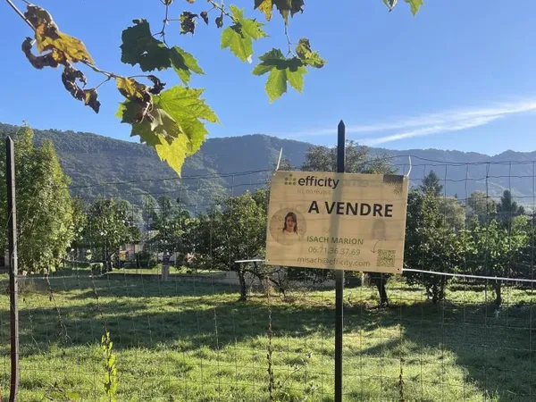 Terrain 700 m²