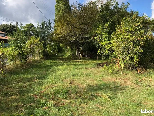Terrain constructible de plus de 600 m² à 1.5 km du centre de la Tremblade - Entre calme et proximit