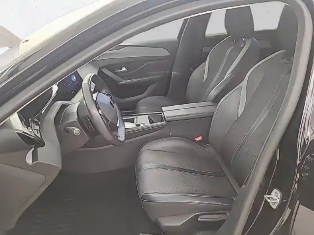 Peugeot 308 phev 180 e-eat8 — photo 11