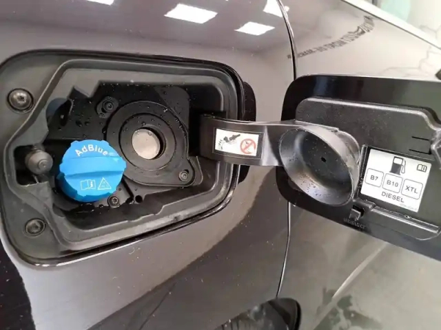 Renault Espace blue dci 200 edc — photo 22