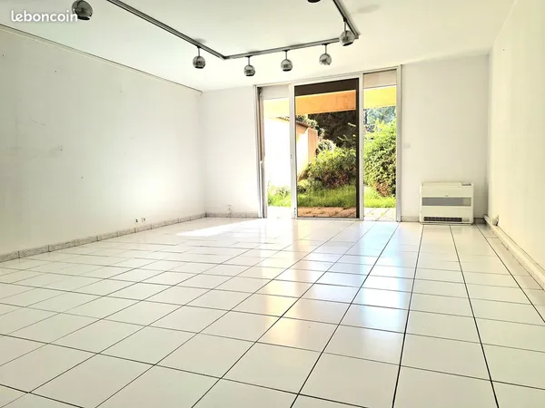 Bureaux 139 m² Fréjus