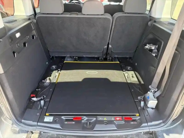 Ford Tourneo Connect 1.5 ecoboost 114 ch titanium tpmr — photo 13