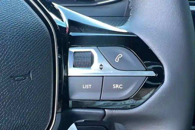 Peugeot 2008 hybrid 145 e-dcs6 — photo 17