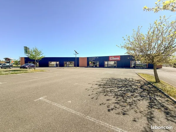 Local commercial 383 m² Cavignac