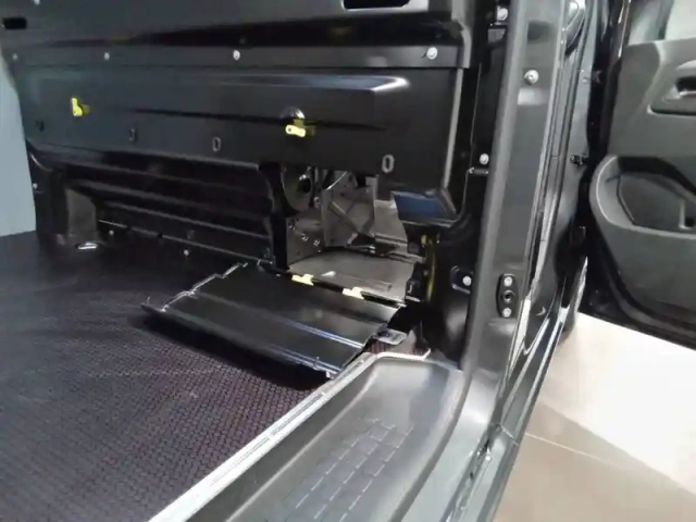 Peugeot Expert fgn m diesel 180 ch automatique — photo 68