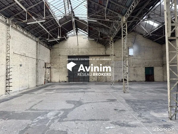 Local 920 m² La Courneuve