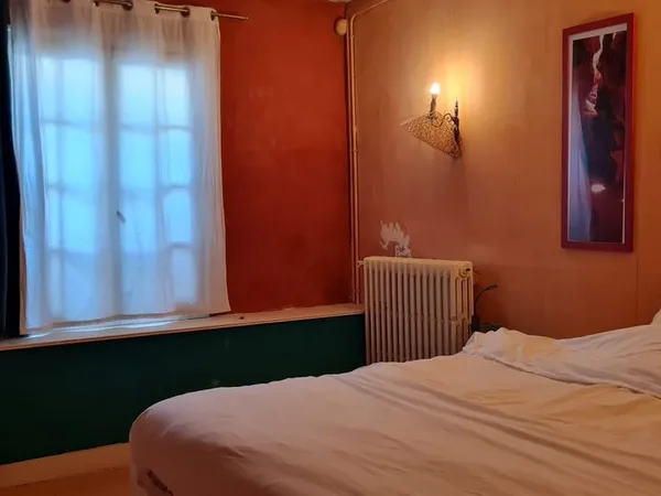 Grande chambre meublée de 20 m² dans maison avec jardin et piscine