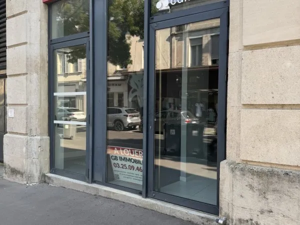 LOCAL CENTRE-VILLE