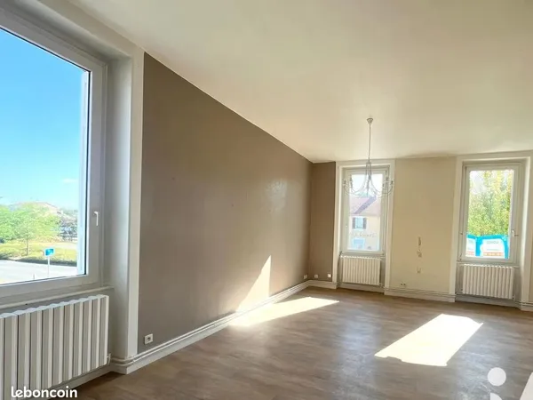 T4 91 m², 3 chambres, 2 salles de bains, plein centre de Saint-Just