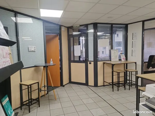 Local commercial 141 m² CLUSES