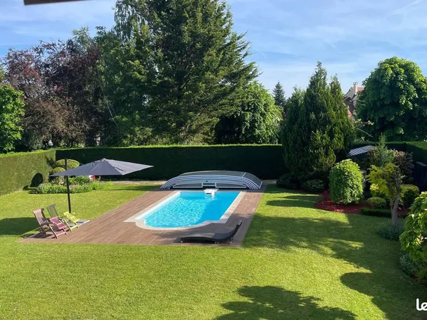 SERVON, Domaine [URL masquée pour votre sécurité] 8 pieces de 210 m² avec piscine