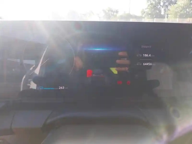 Renault Megane e-tech ev60 130ch super charge — photo 12