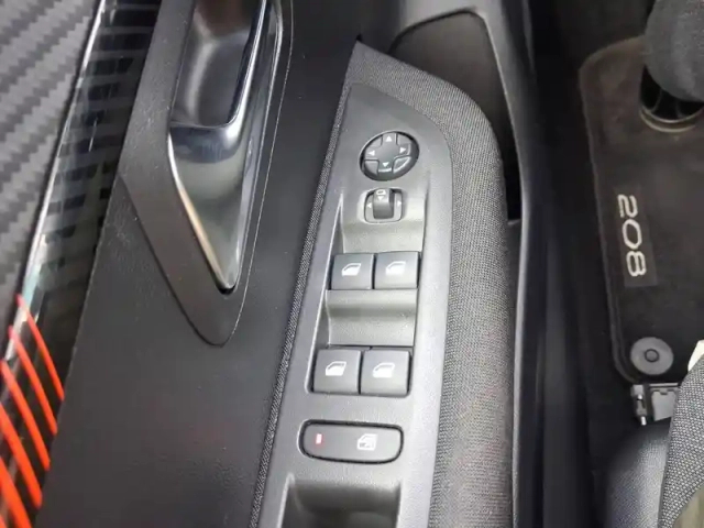 Peugeot 208 puretech 100 s&amp;s eat8 — photo 18
