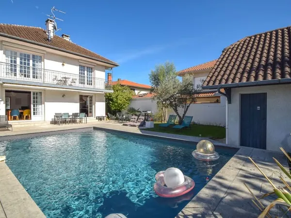 Maison 7 pièces 215 m²