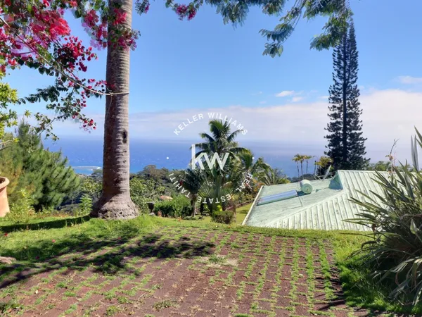 Villa de plain-pied avec piscine sur 1 630 m²  Mahina