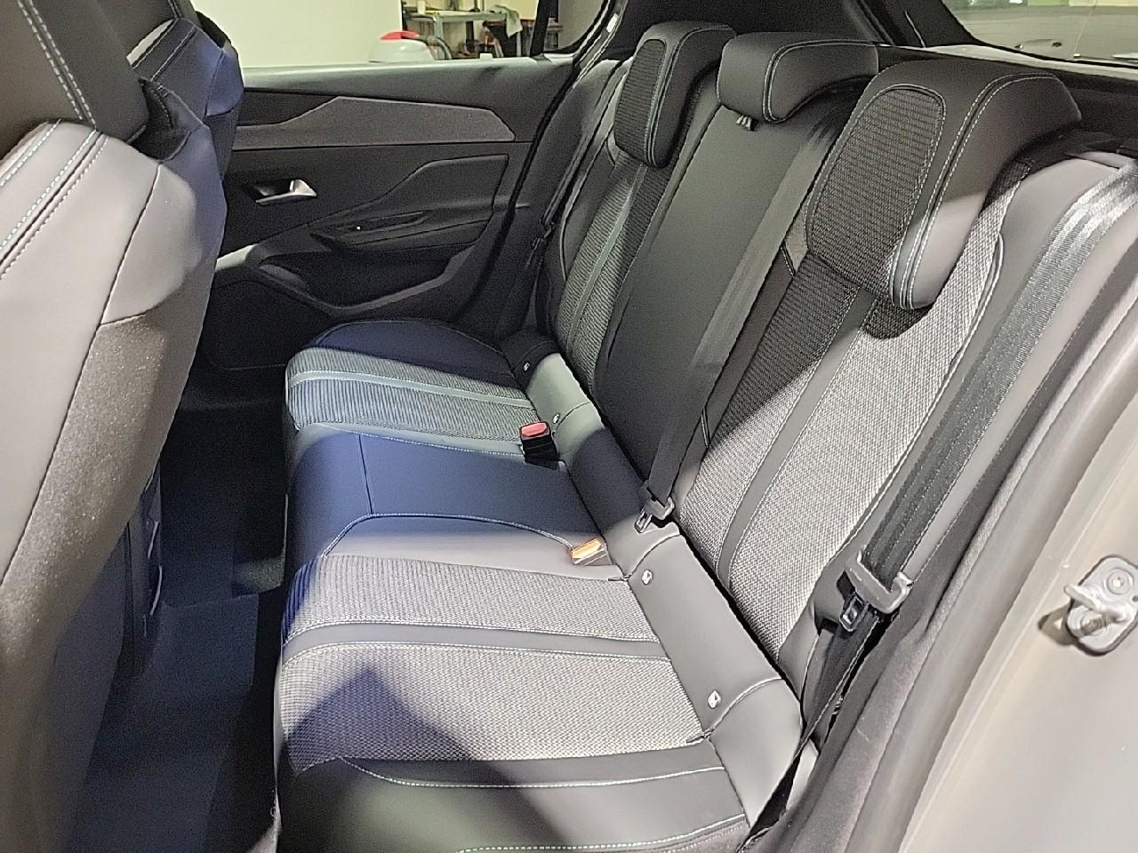 Peugeot 308 hybrid 145 e-dcs6 allure — photo 13