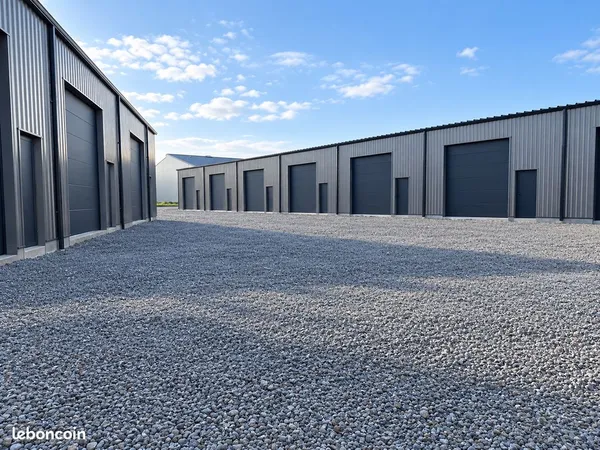 Depot stockage / local professionnel - site clos et sousvideo surveillance