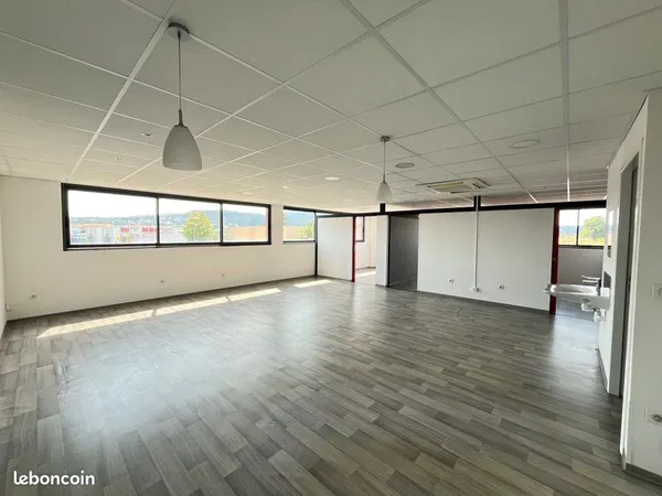 Local professionnel 92 m2