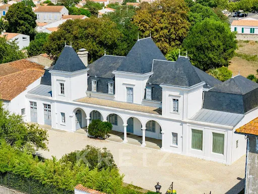 Château 22 pièces 1800 m²