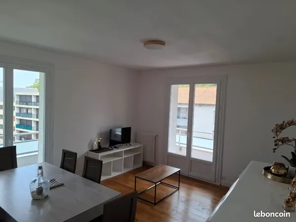 Bel appartement calme avec une superbe vue à Chamaliéres