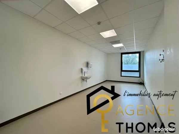 Local 23 m² AUBENAS