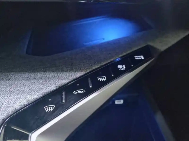 Peugeot 5008 hybrid 136 e-dcs6 — photo 92