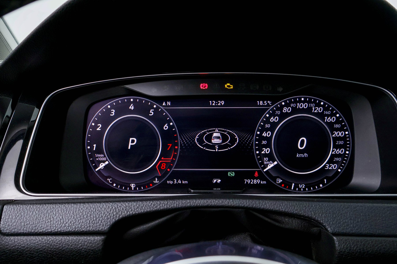 Volkswagen Golf 7 — photo 13