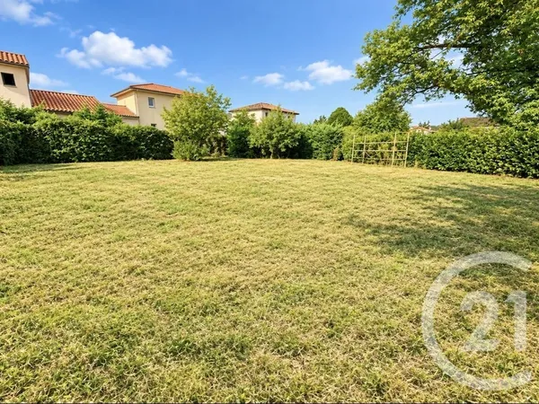 Terrain 569 m²