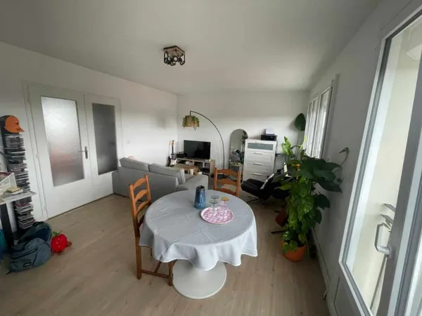 Loue appartement lumineux et fonctionnel