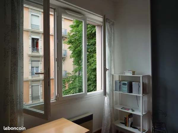 F2 50m2 quartier caserne bonne