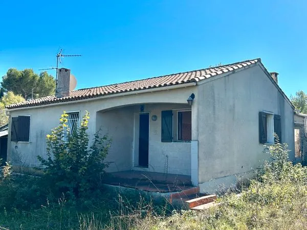 Maison 80 m2 à rénover sur 375 m2 à Sussargues