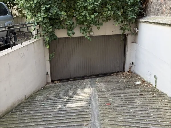 Loue parking - 15m²