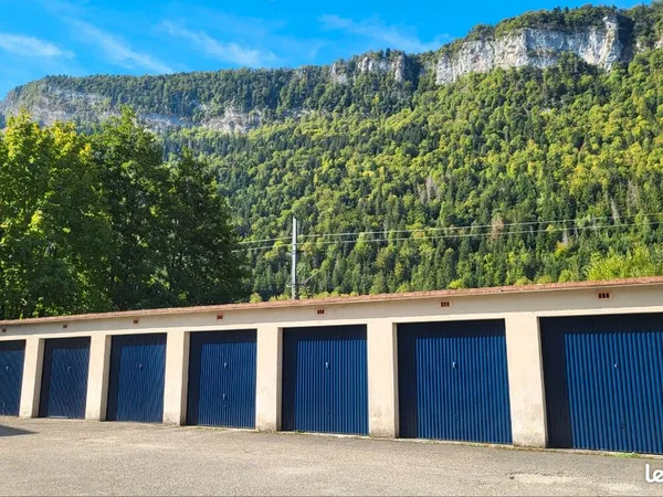 Ensemble de 8 garages