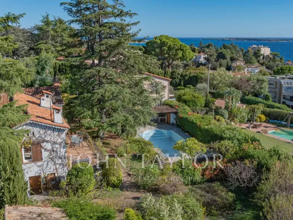 Maison provençale avec vue mer - fort potentiel