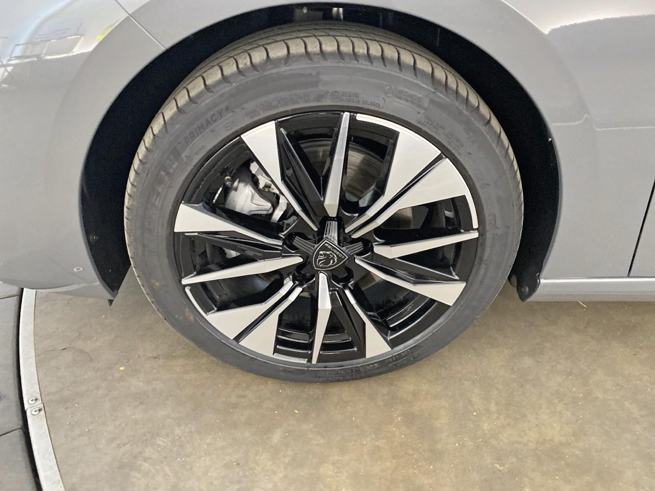 Peugeot 308 hybrid 145 e-dcs6 allure — photo 11